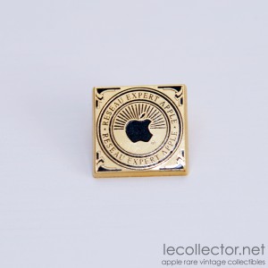 vintage-apple-computer-lapel-pin-french-reseau-expert